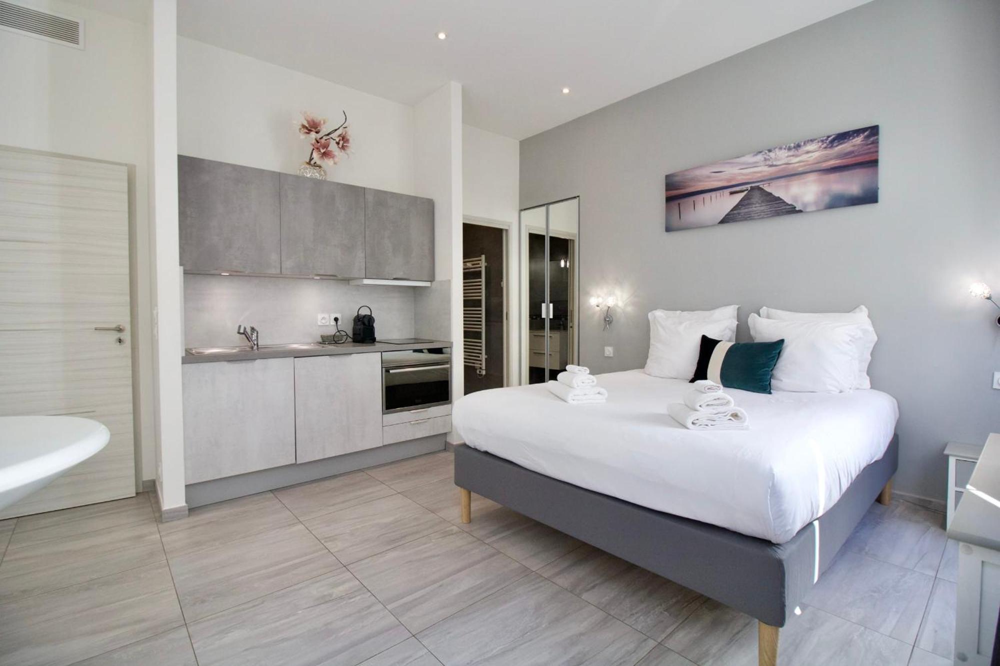 Chic 4 In The Heart Of Amazing Terrace! *