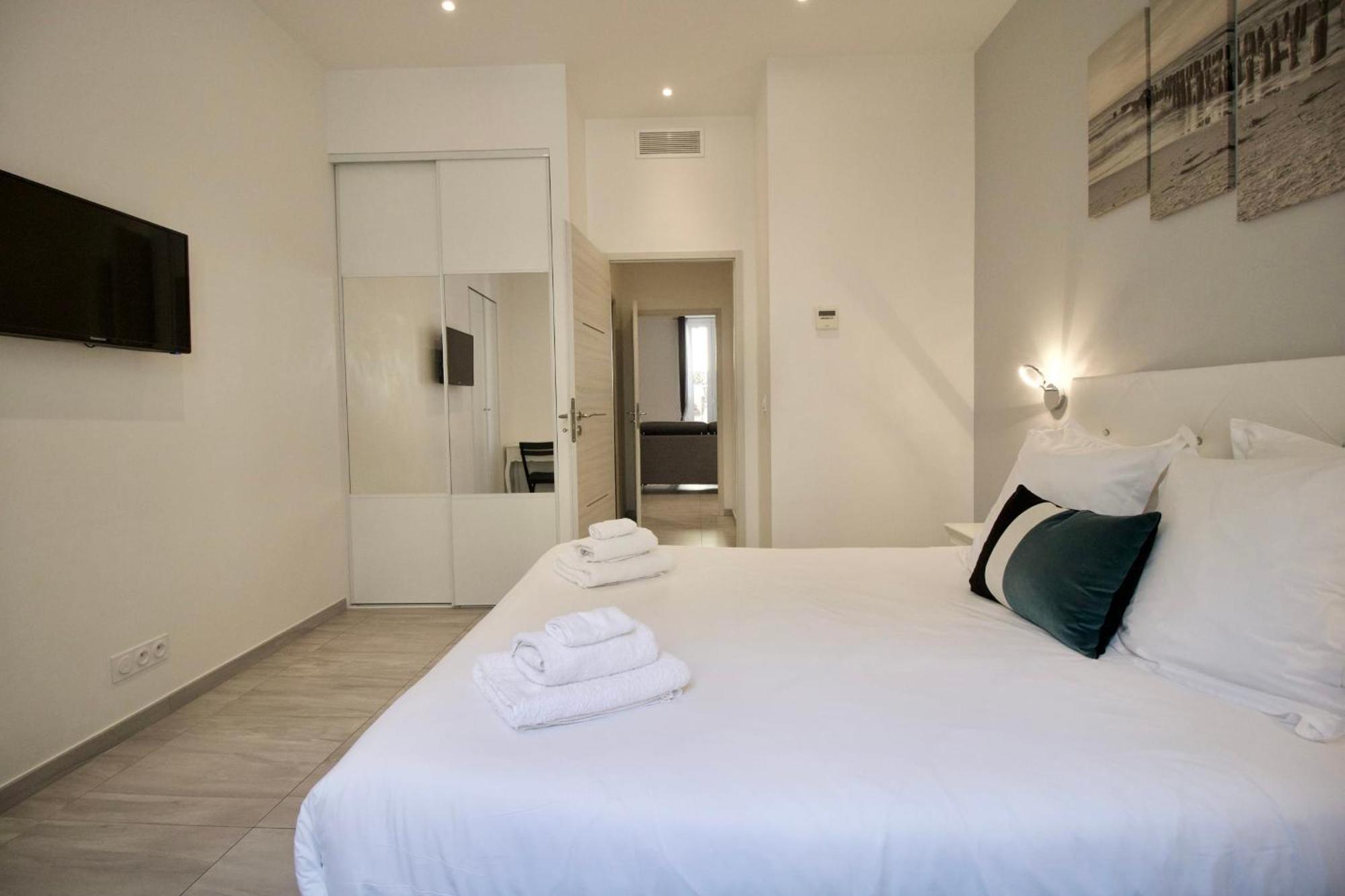 Chic 4 In The Heart Of Amazing Terrace! *
