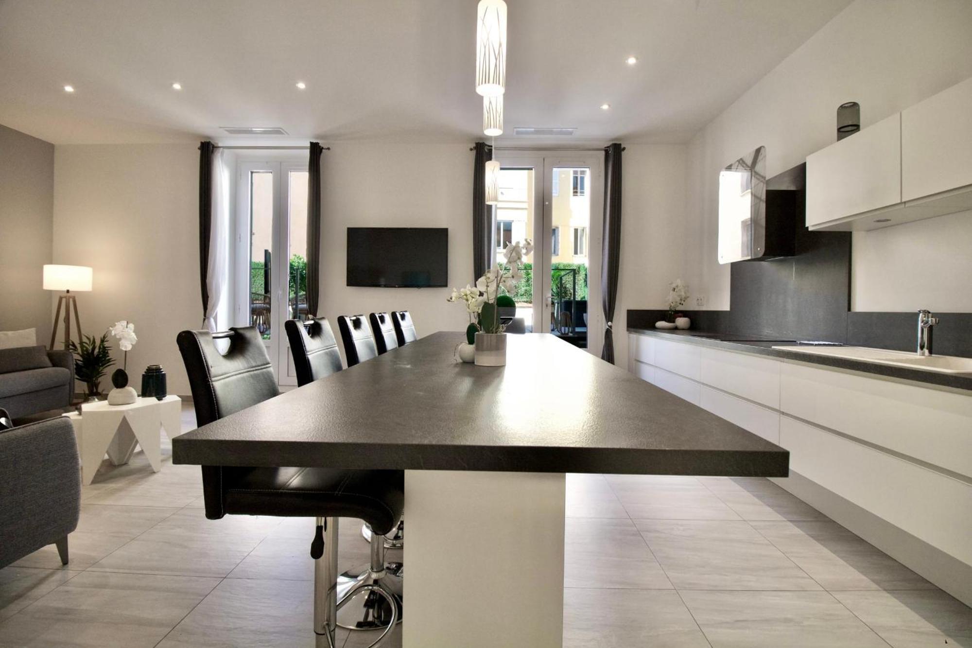 Apartment Chic 4 In The Heart Of Amazing Terrace! *