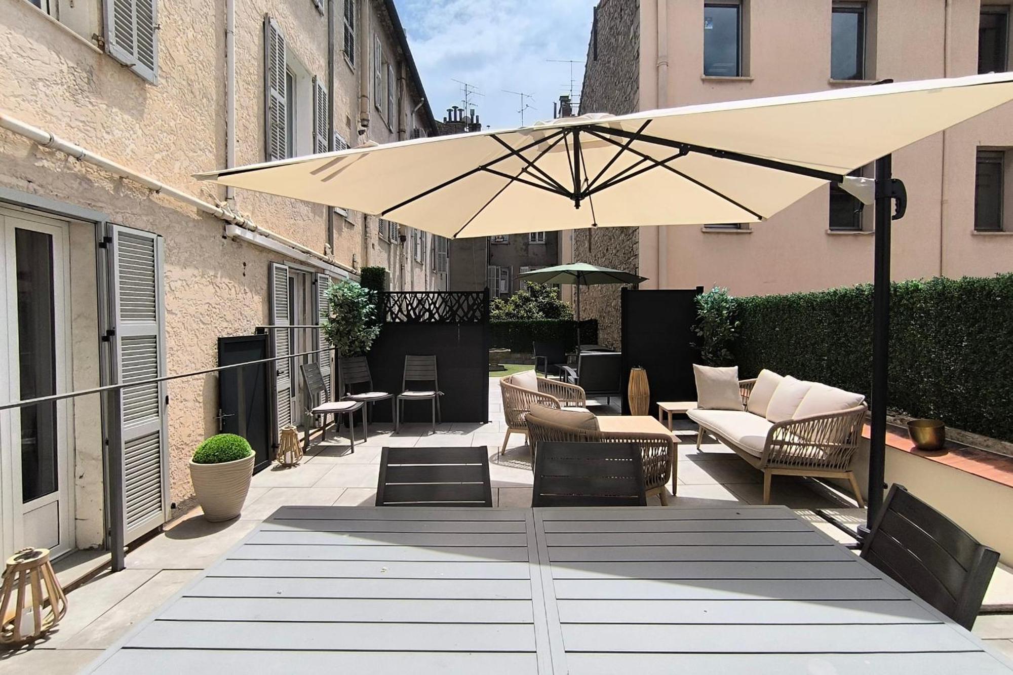 Chic 4 In The Heart Of Amazing Terrace!