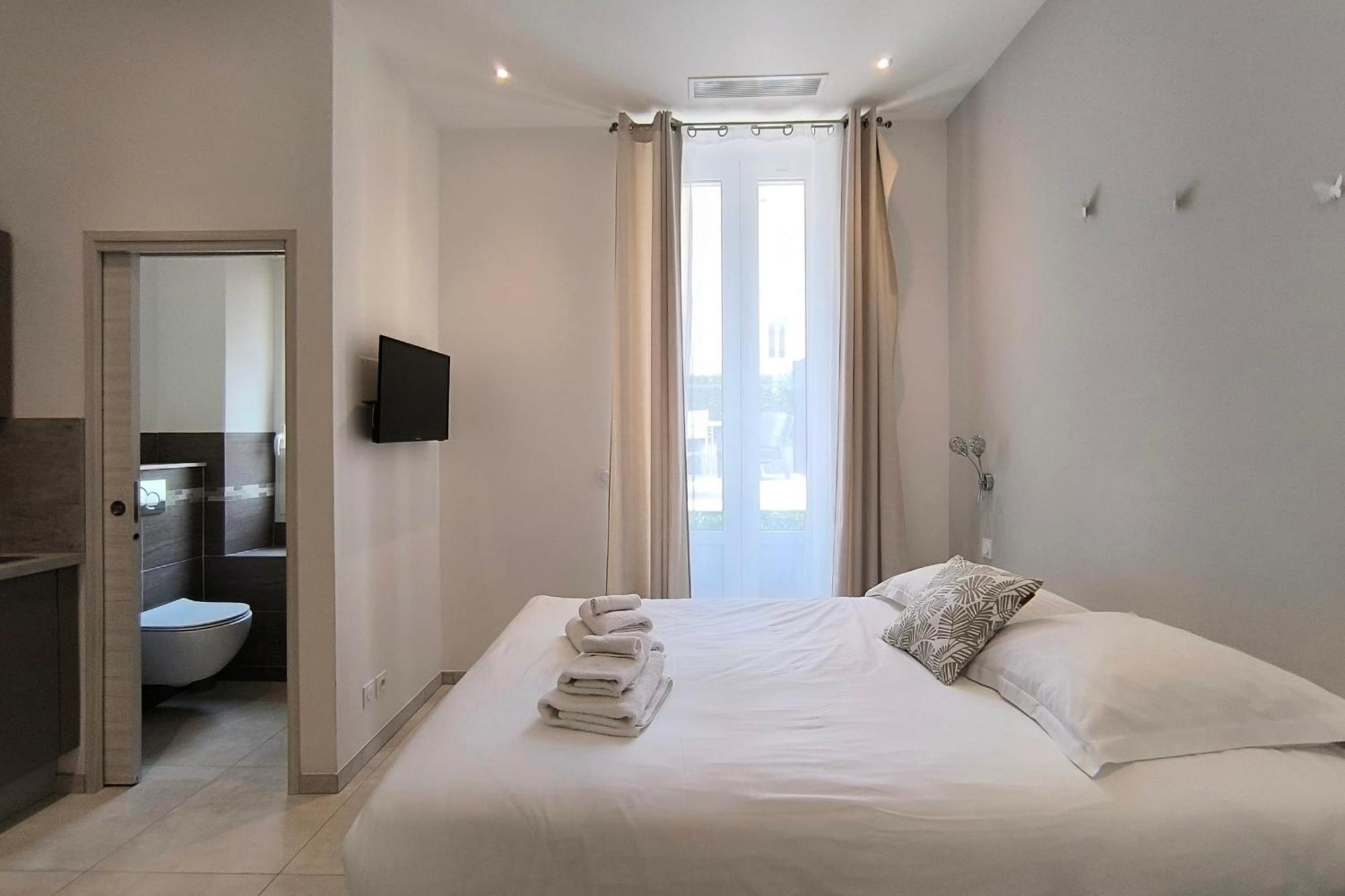Chic 4 In The Heart Of Amazing Terrace! *